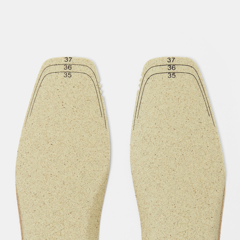 Breathable Square-toe Insoles in Bordeaux Red | Accessories | VIVAIA