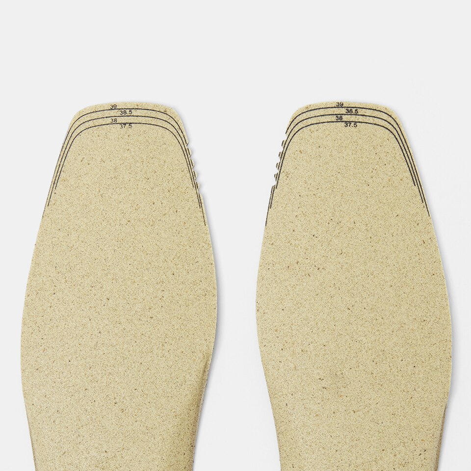 Breathable Square-toe Insoles in Solid Black | Accessories | VIVAIA
