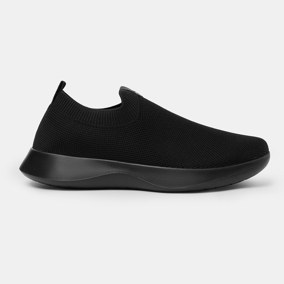 Bernie Waterproof Slip on Sneakers in Solid Black | Men's Shoes | VIVAIA