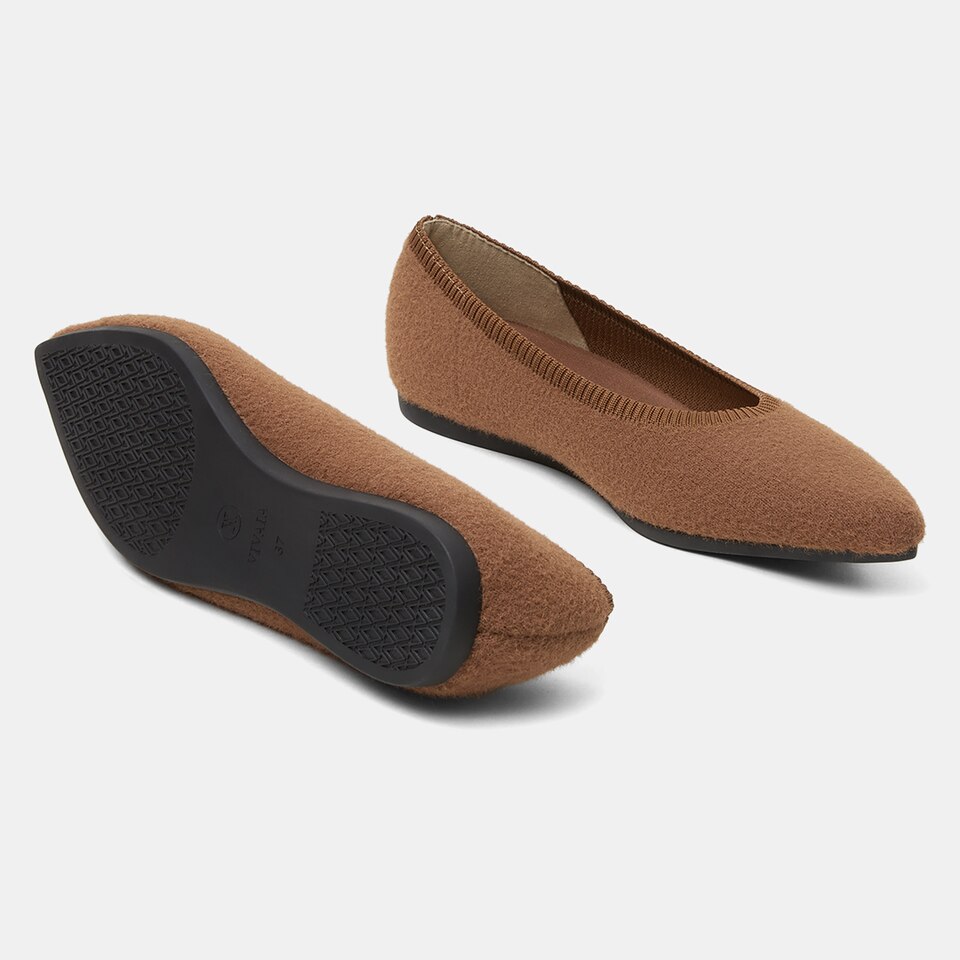Aria Pointed Wool Flats For Women in Nature Brown | VIVAIA