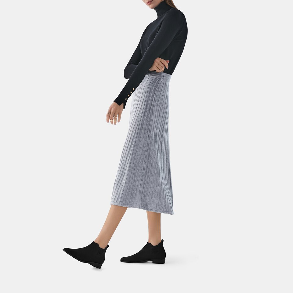 Ryan Chelsea Heeled Boots in Black- Women's Sustainable and Stylish Shoes | VIVAIA