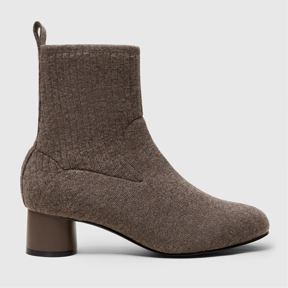 Zoe Wool Round-toe Boots in Tan Russet | Women's Sustainable and Stylish Shoes | VIVAIA