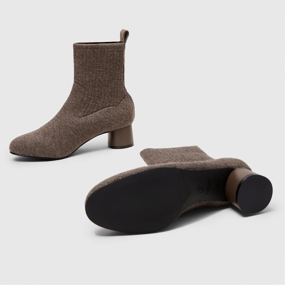 Zoe Wool Round-toe Boots in Tan Russet | Women's Sustainable and Stylish Shoes | VIVAIA