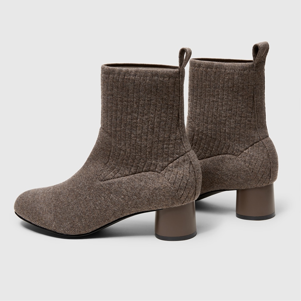Zoe Wool Round-toe Boots in Tan Russet | Women's Sustainable and Stylish Shoes | VIVAIA