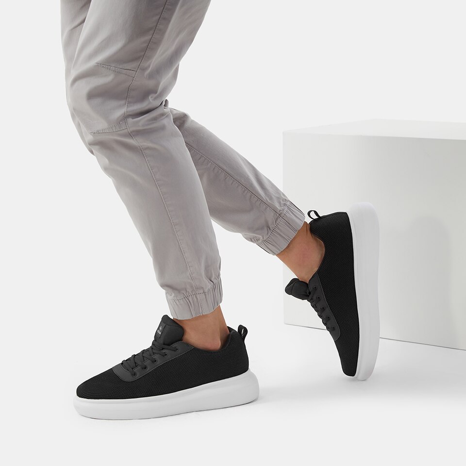 Billy Lace-up Water-resistant Sneakers in Black White | VIVAIA