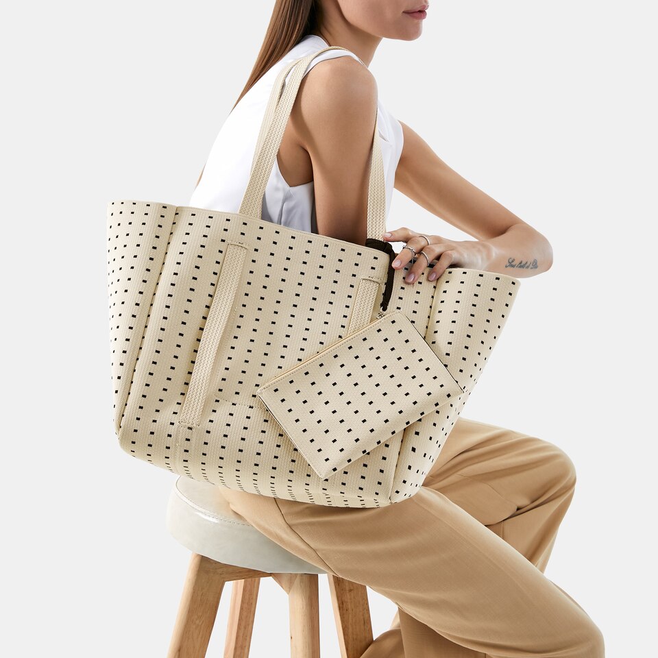 Hallie Tote Bag in Polka Dots-Women's Sustainable, Washable Bags | VIVAIA