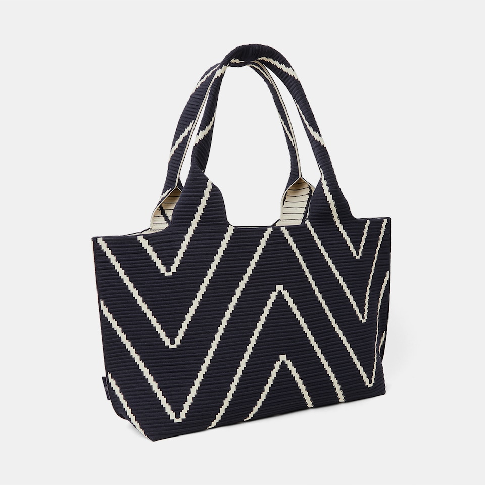 Wallace Tote in Dark Chevron | Women's Sustainable, Washable and Stylish Knitbags | Accessories | VIVAIA