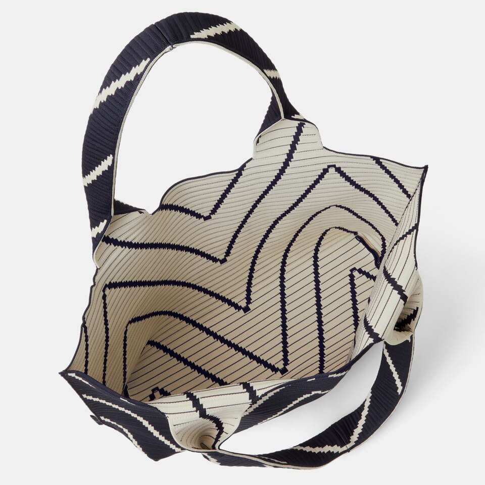 Wallace Tote in Dark Chevron | Women's Sustainable, Washable and Stylish Knitbags | Accessories | VIVAIA