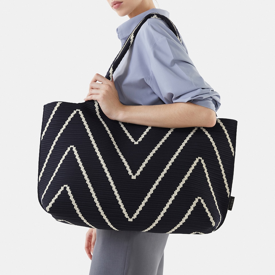 Wallace Tote in Dark Chevron | Women's Sustainable, Washable and Stylish Knitbags | Accessories | VIVAIA