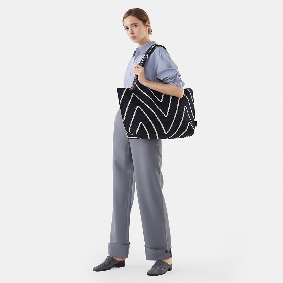 Wallace Tote in Dark Chevron | Women's Sustainable, Washable and Stylish Knitbags | Accessories | VIVAIA