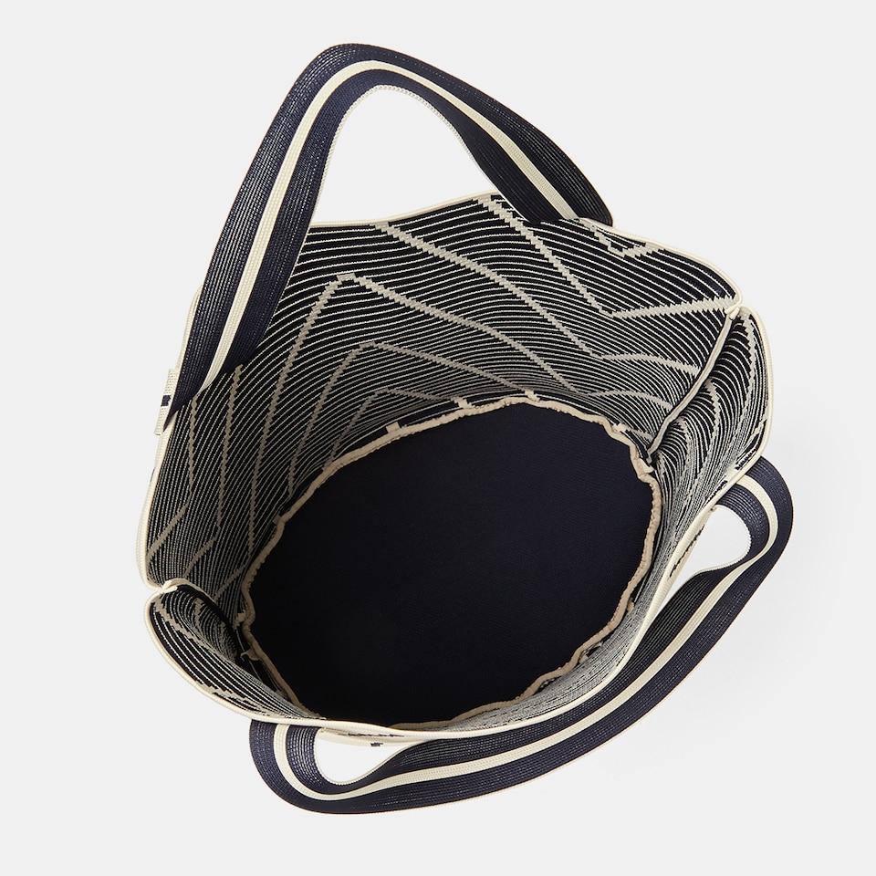Colette Bucket Tote Bag in Ivory Chervon | Women's Sustainable, Washable and Stylish Knitbags | VIVAIA