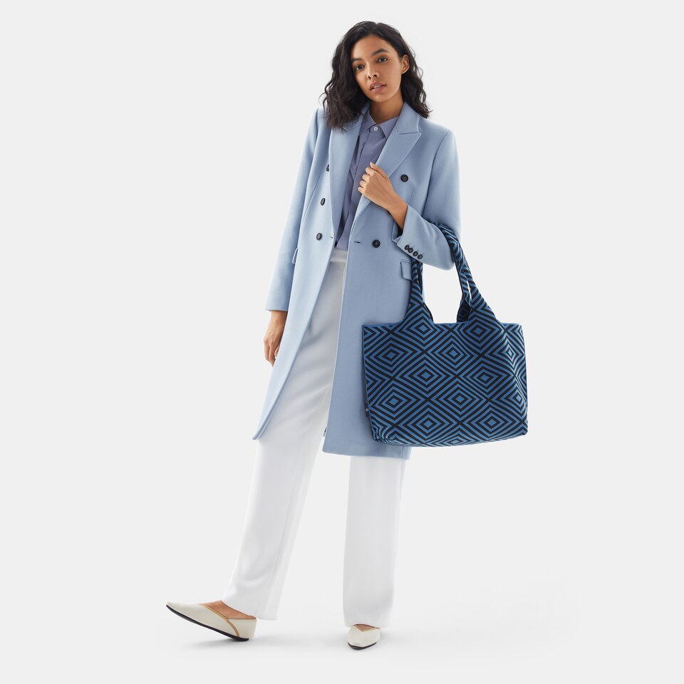 Wallace Tote Bags in Blue | Women's Sustainable, Washable and Stylish Knitbags | VIVAIA