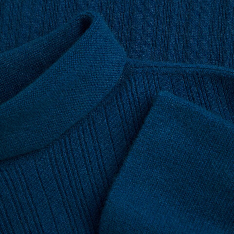 Trinity Cashmere Turtle Neck Sweater in Sodalite Blue | Women's 100% Organic Comfy Knitwears | VIVAIA