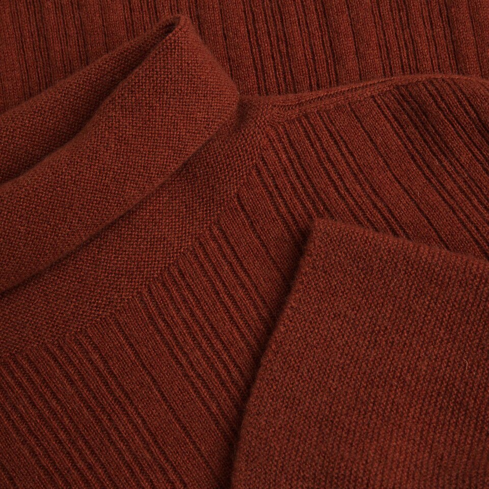 Trinity Cashmere Turtle Neck Sweater in Brick Red | Women's 100% Organic Comfy Knitwears | VIVAIA