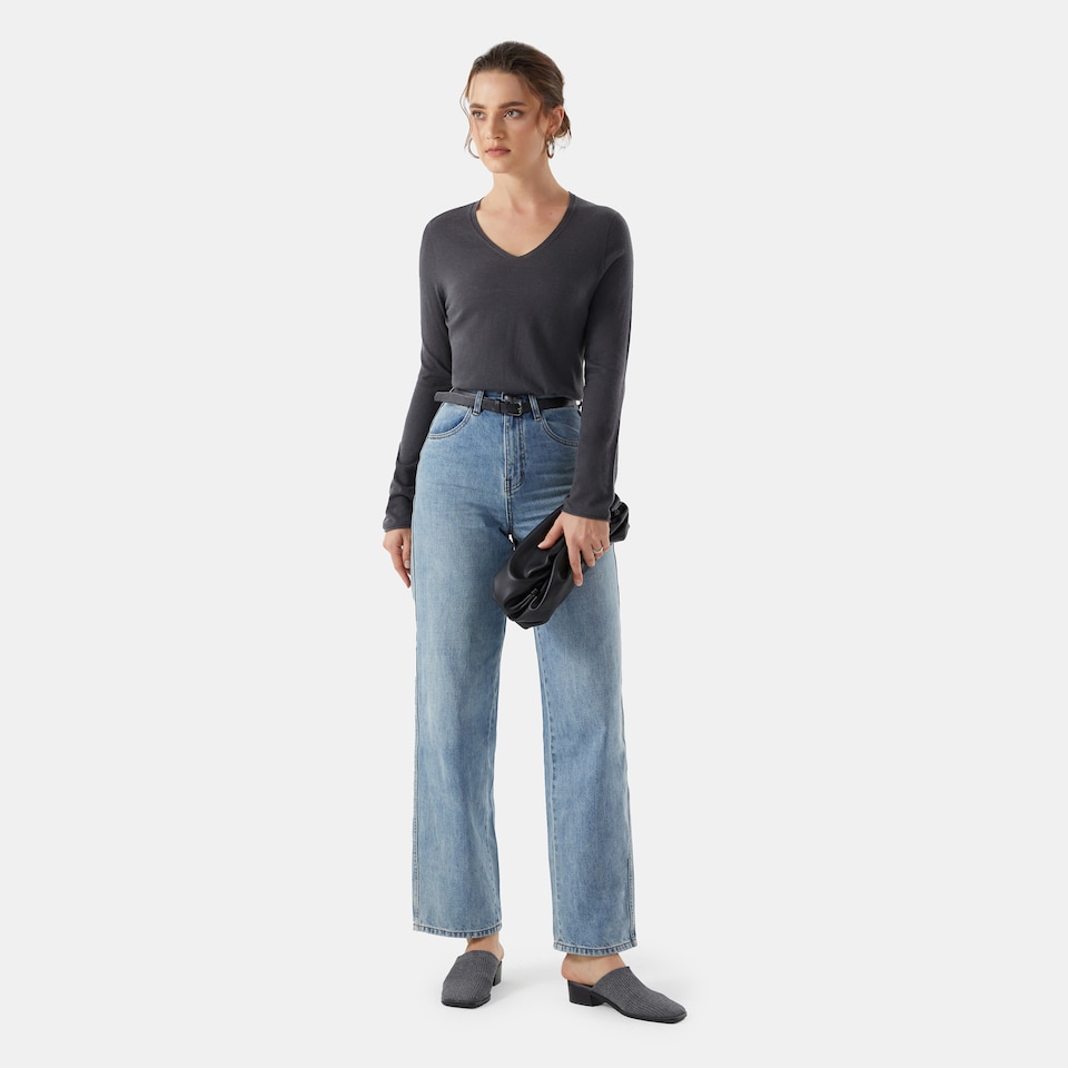 Tawny Cashmere V-neck Top in Rich Grey | Women's Organic Recycled Comfy Knitwears | VIVAIA