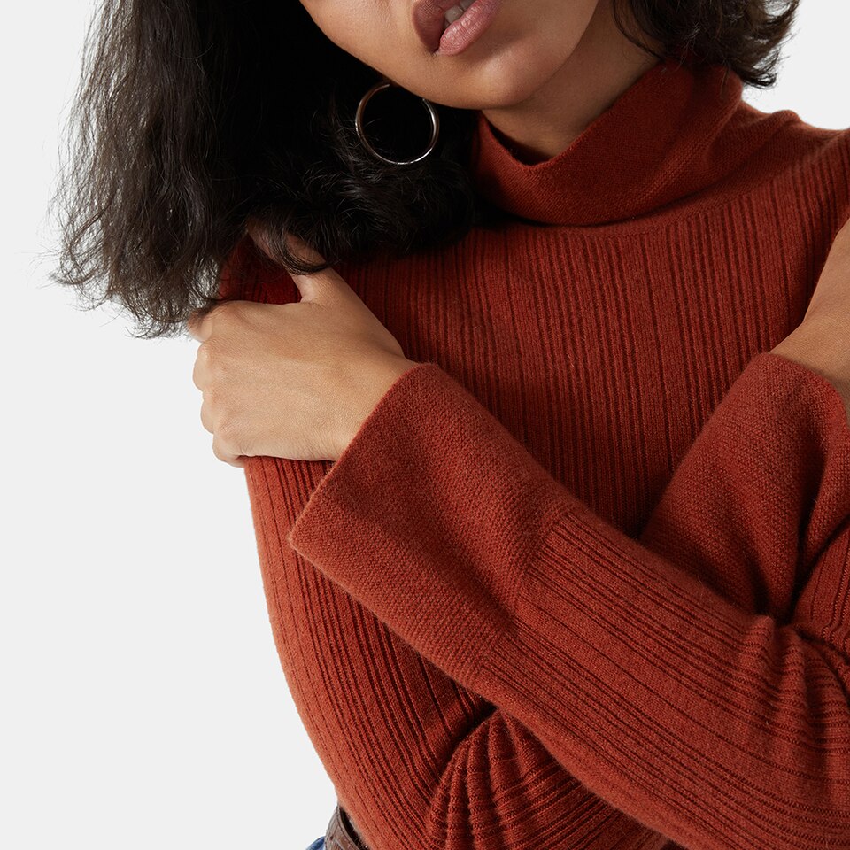 Trinity Cashmere Turtle Neck Sweater in Brick Red | Women's 100% Organic Comfy Knitwears | VIVAIA