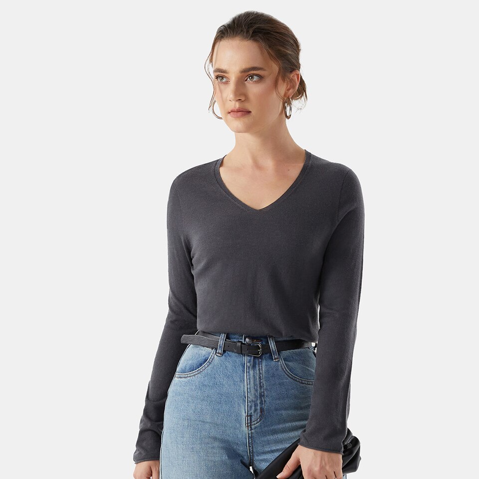Tawny Cashmere V-neck Top in Rich Grey | Women's Organic Recycled Comfy Knitwears | VIVAIA