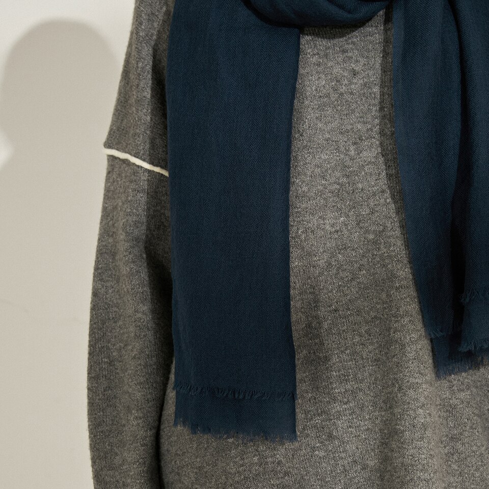 Linda Wool-Yak Gradient Scarf in Dark Blue | Women's Sustainable and Stylish Scarves | VIVAIA