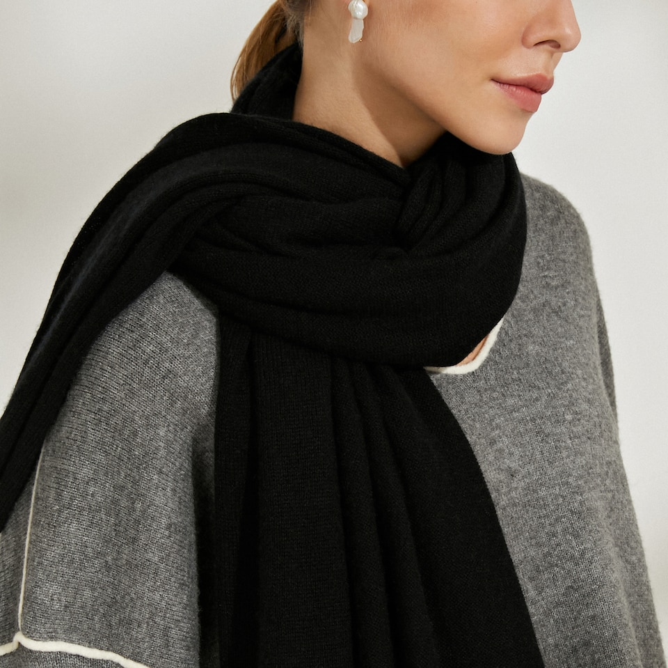 Lucia Silk-Cashmere Scarf in Black | Women's Sustainable and Stylish Scarves | VIVAIA