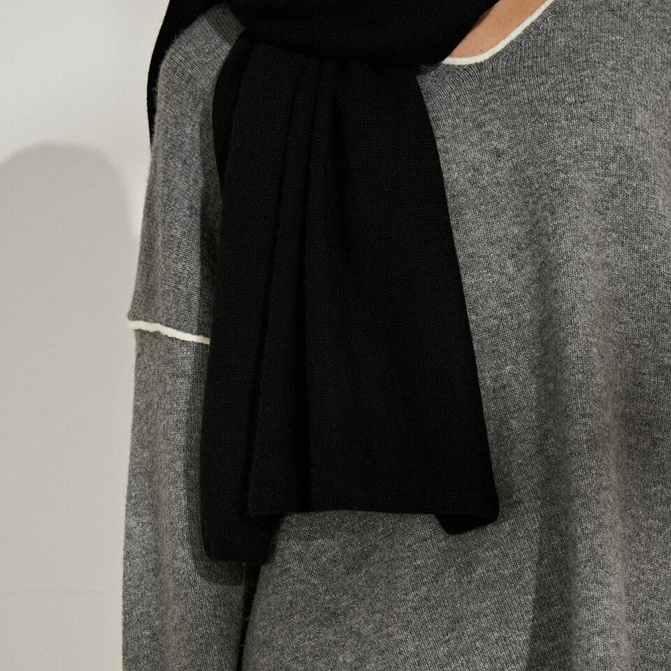 Lucia Silk-Cashmere Scarf in Black | Women's Sustainable and Stylish Scarves | VIVAIA