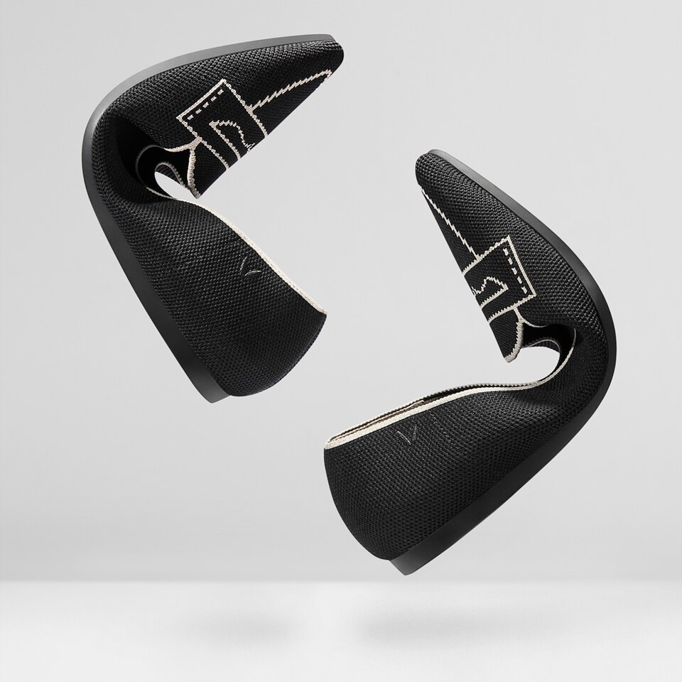 Adele Pointy Flats in Deep Ebony | Women's Sustainable, Washable and Stylish Black Shoes | VIVAIA