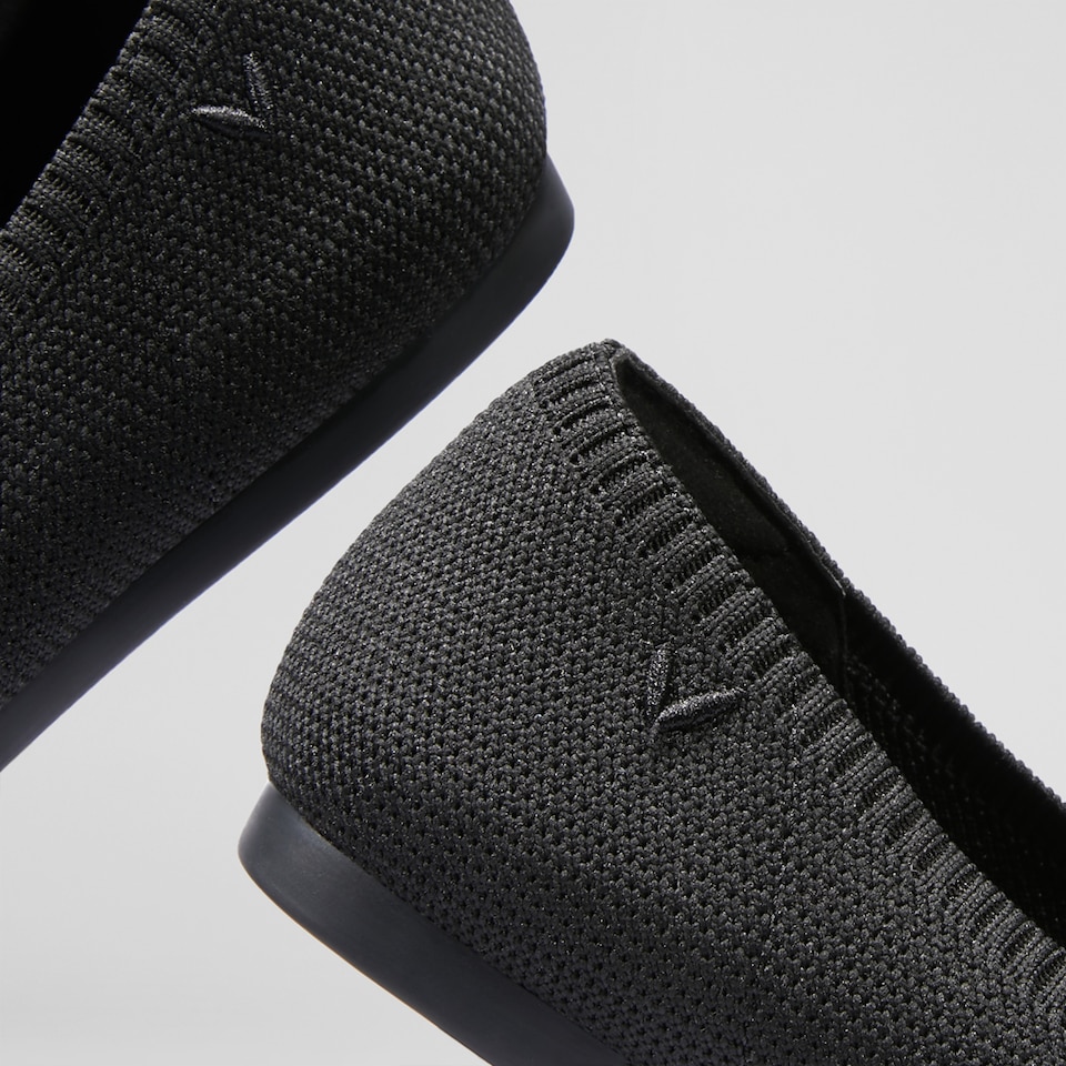 Aria 2.0 Pointy Flats in Deep Ebony | Women's Sustainable, Washable and Stylish Shoes | VIVAIA