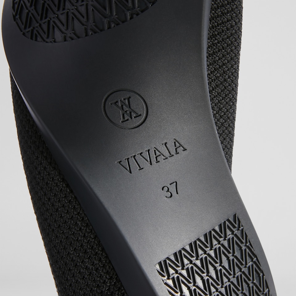 Aria 2.0 Pointy Flats in Deep Ebony | Women's Sustainable, Washable and Stylish Shoes | VIVAIA