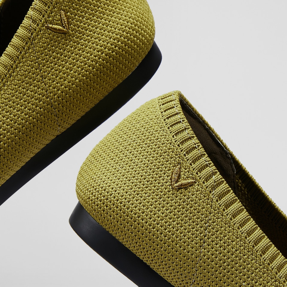 Aria5° Women Pointy Flats in (Olive Green) - Sustainable & Washable Shoes | VIVAIA