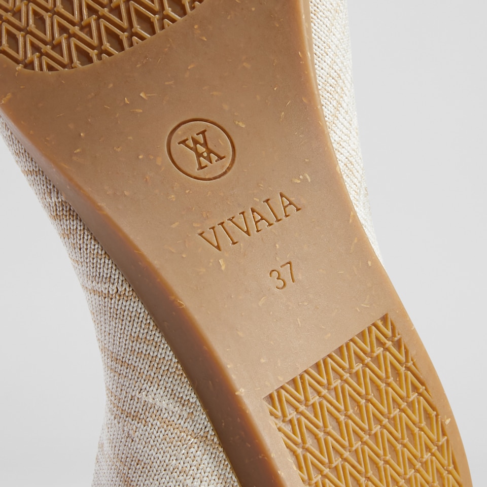 Aria5° Women Pointy Hemp Flats in (Dapple Cream) - Sustainable & Washable Shoes | VIVAIA