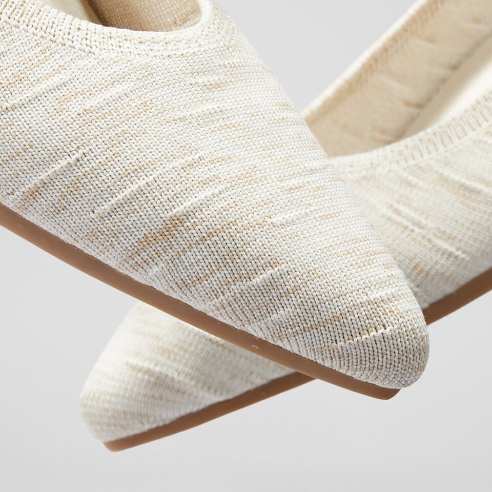 Aria5° Women Pointy Hemp Flats in (Dapple Cream) - Sustainable & Washable Shoes | VIVAIA