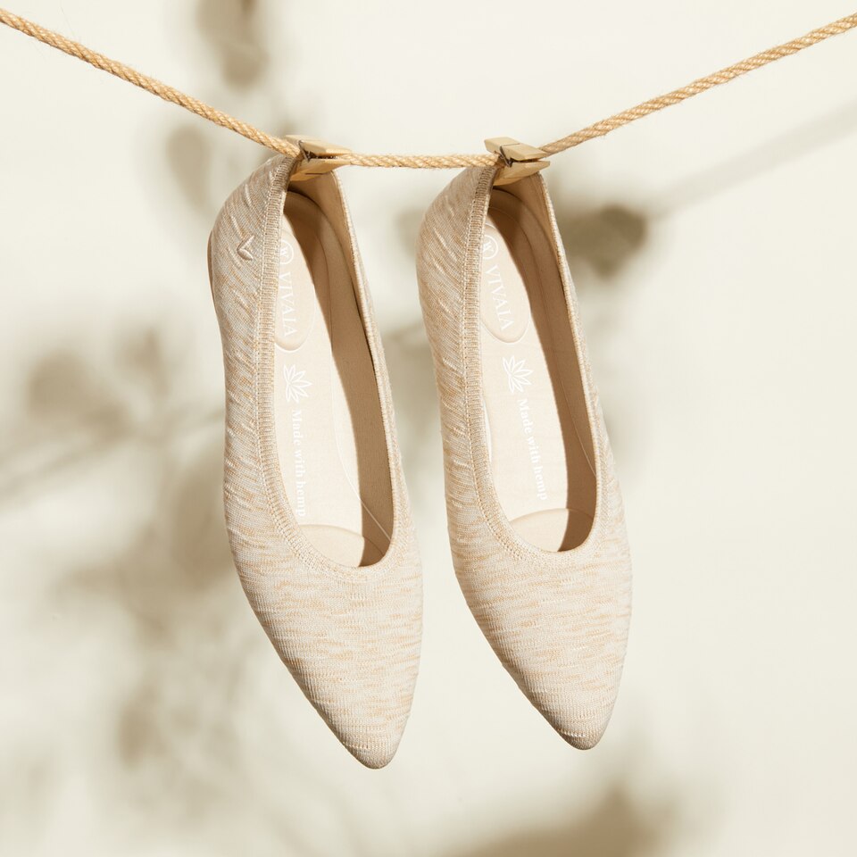 Aria5° Women Pointy Hemp Flats in (Dapple Cream) - Sustainable & Washable Shoes | VIVAIA