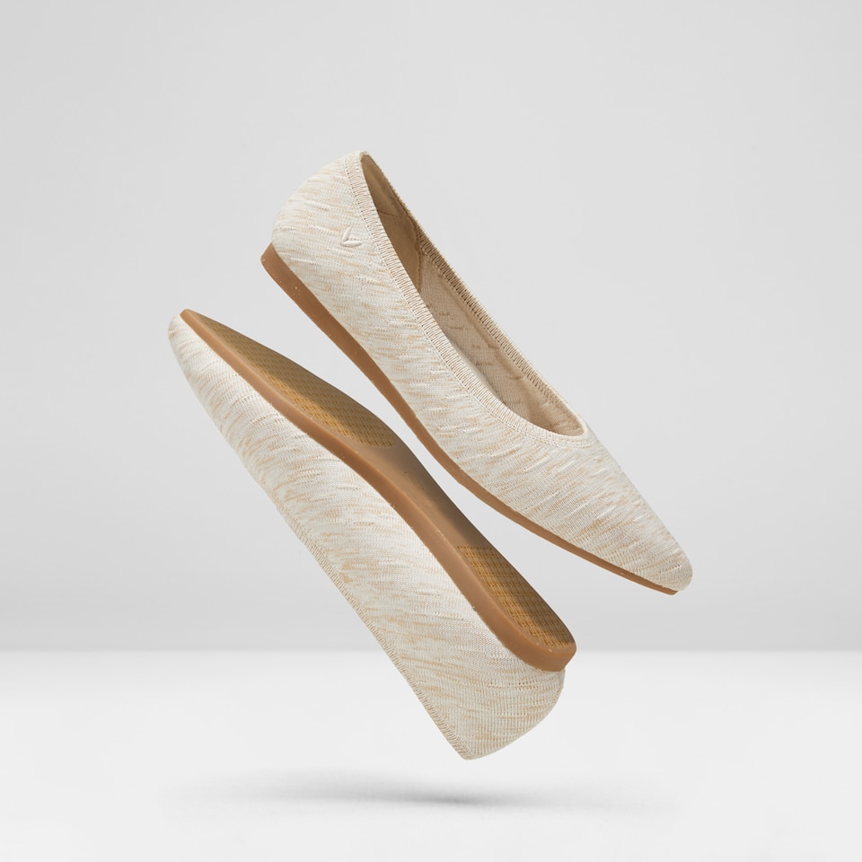 Aria5° Women Pointy Hemp Flats in (Dapple Cream) - Sustainable & Washable Shoes | VIVAIA