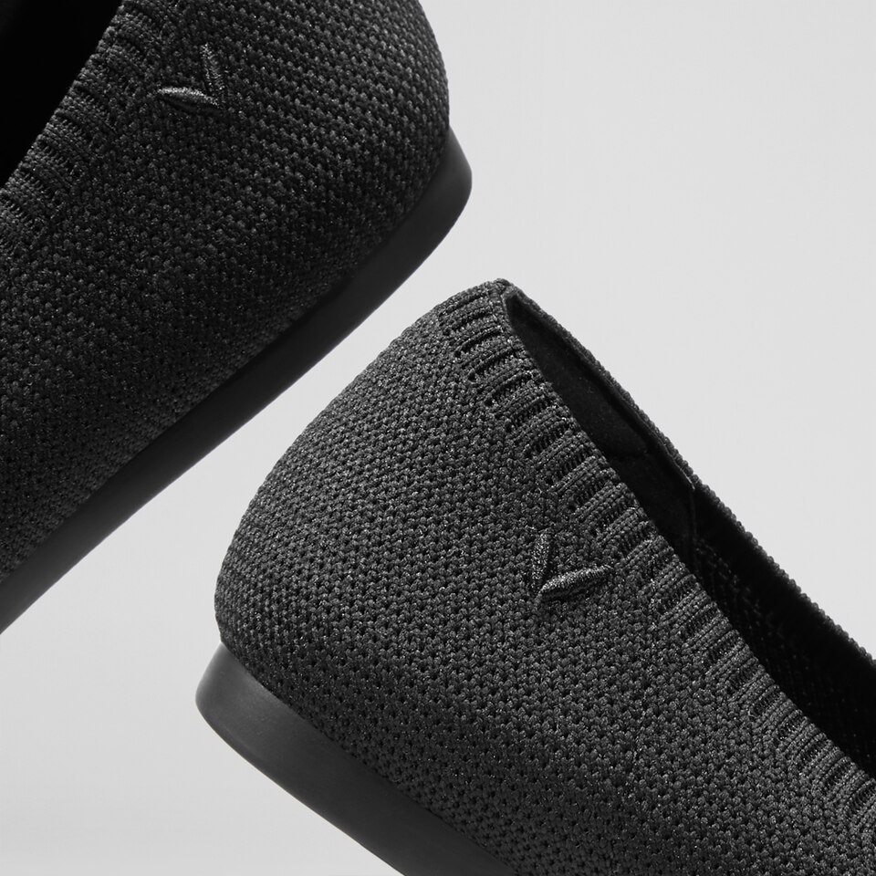 Aria5° Women Pointy Flats in Black - Sustainable & Washable Shoes | VIVAIA