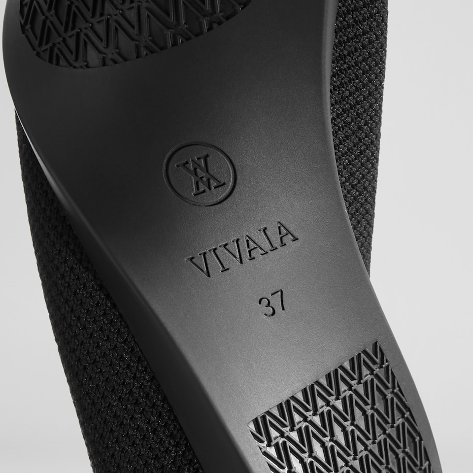 Aria5° Women Pointy Flats in Black - Sustainable & Washable Shoes | VIVAIA