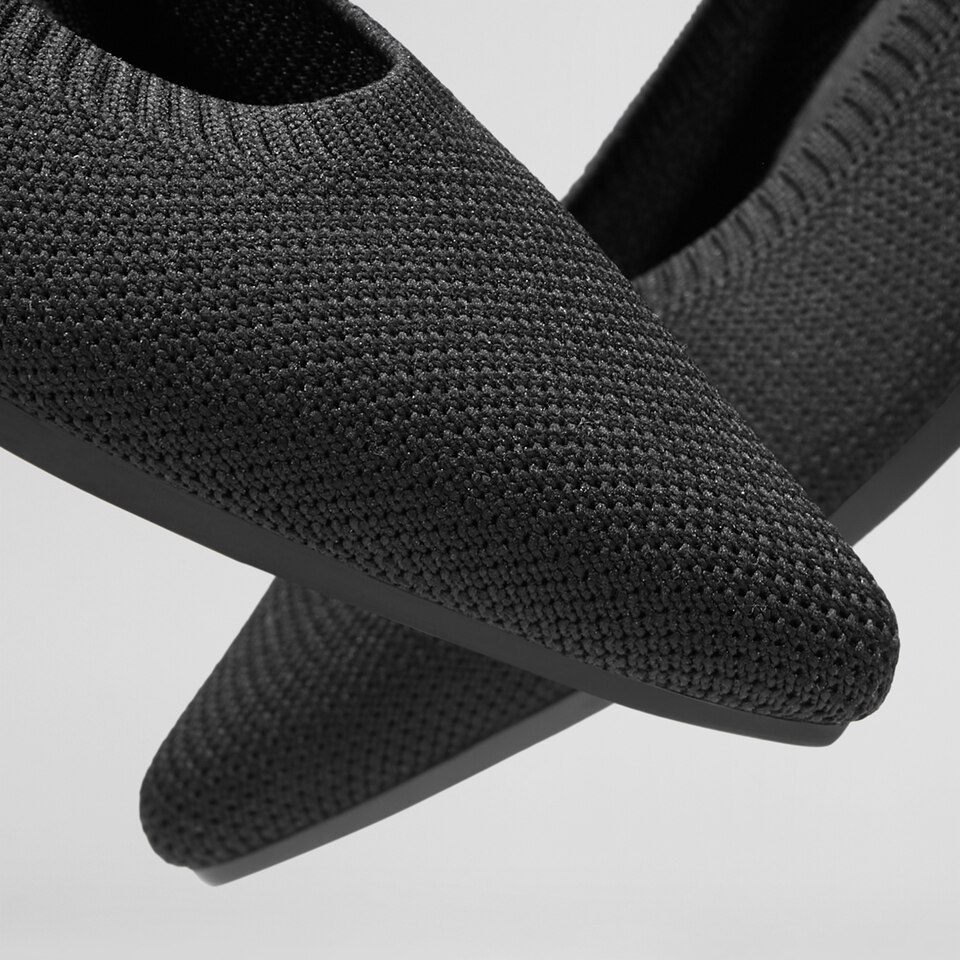 Aria5° Women Pointy Flats in Black - Sustainable & Washable Shoes | VIVAIA