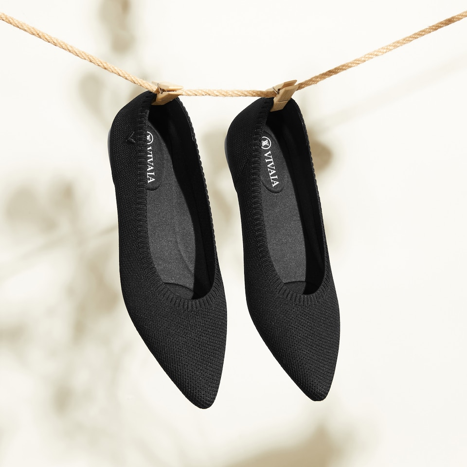 Aria5° Women Pointy Flats in Black - Sustainable & Washable Shoes | VIVAIA