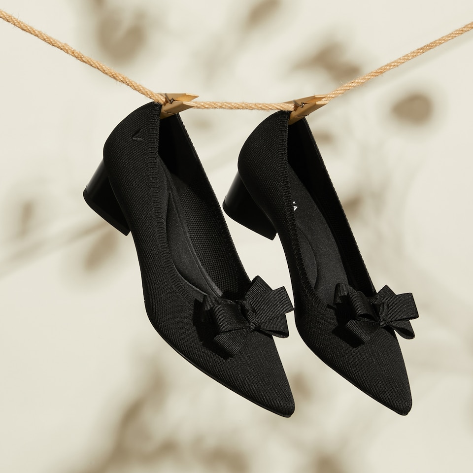 Tracy Pointy Heels Solid Black - Versatile & Glamorous Women Shoes | VIVAIA