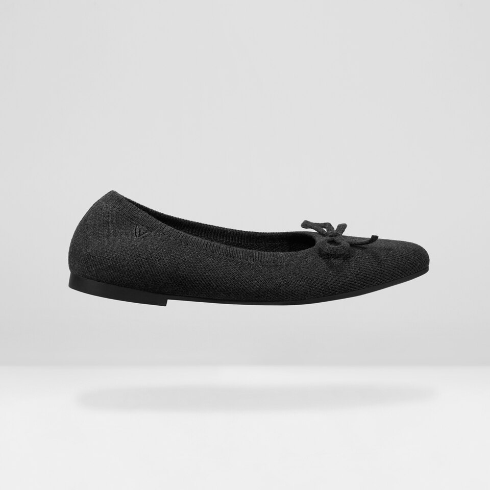 Bonny Round Toe Foldable Flats in Black - Women's Sustainable, Washable and Stylish Shoes | Vivaia