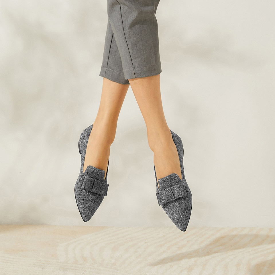 Donna Pointed-Toe Bow Loafers in Pale Grey | Women's Sustainable, Washable and Stylish Shoes | VIVAIA