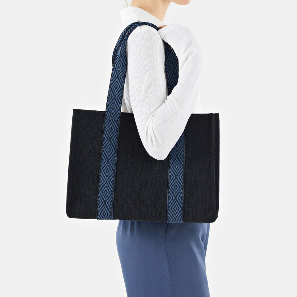 Jemma Tote Bag in Black | Women's Sustainable, Washable and Stylish Knitbags | VIVAIA