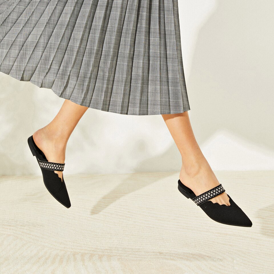 Venus Pointed Toe Mules in Solid Black - Women's Sustainable and Stylish Shoes | Vivaia