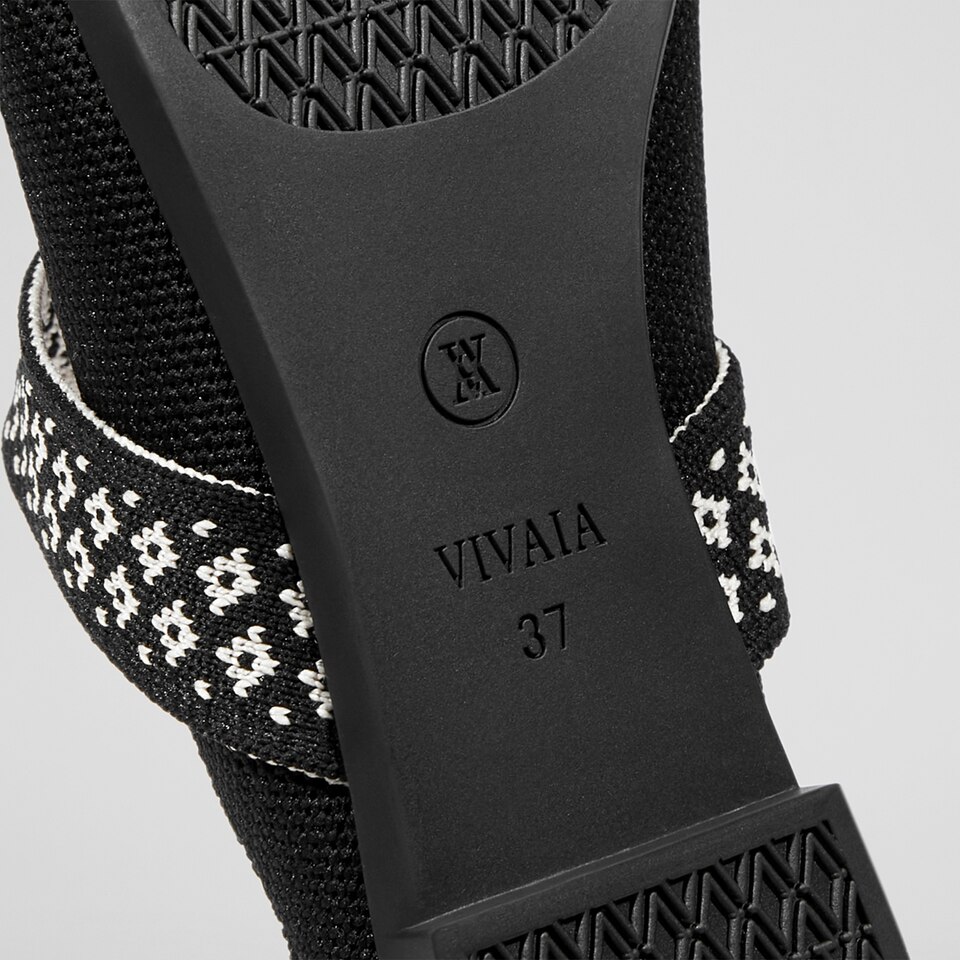 Venus Pointed Toe Mules in Solid Black - Women's Sustainable and Stylish Shoes | Vivaia