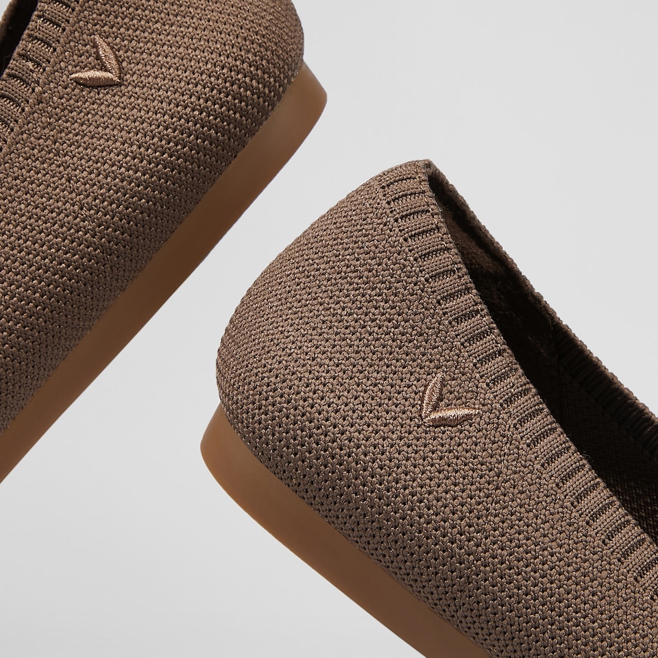 Aria5° Nude Women Pointy Flats in Espresso - Sustainable & Washable Shoes | VIVAIA