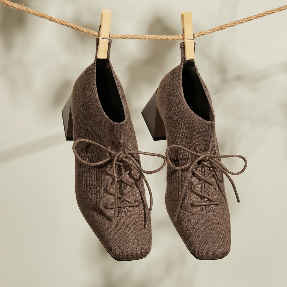Vera Square-toe Wool Oxford Heels in Dapple Brown | Women's Sustainable and Stylish Shoes | VIVAIA