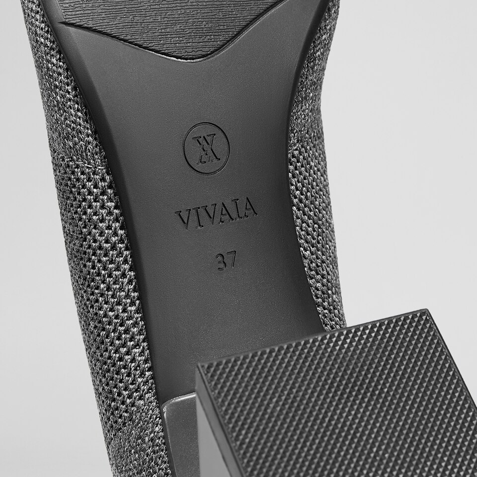 Vera Square-toe Wool Oxford Heels in Rich Grey | Women's Sustainable and Stylish Shoes | VIVAIA