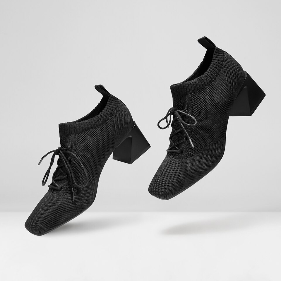 Vera Square-toe Wool Oxford Heels in Solid Black | Women's Sustainable and Stylish Shoes | VIVAIA