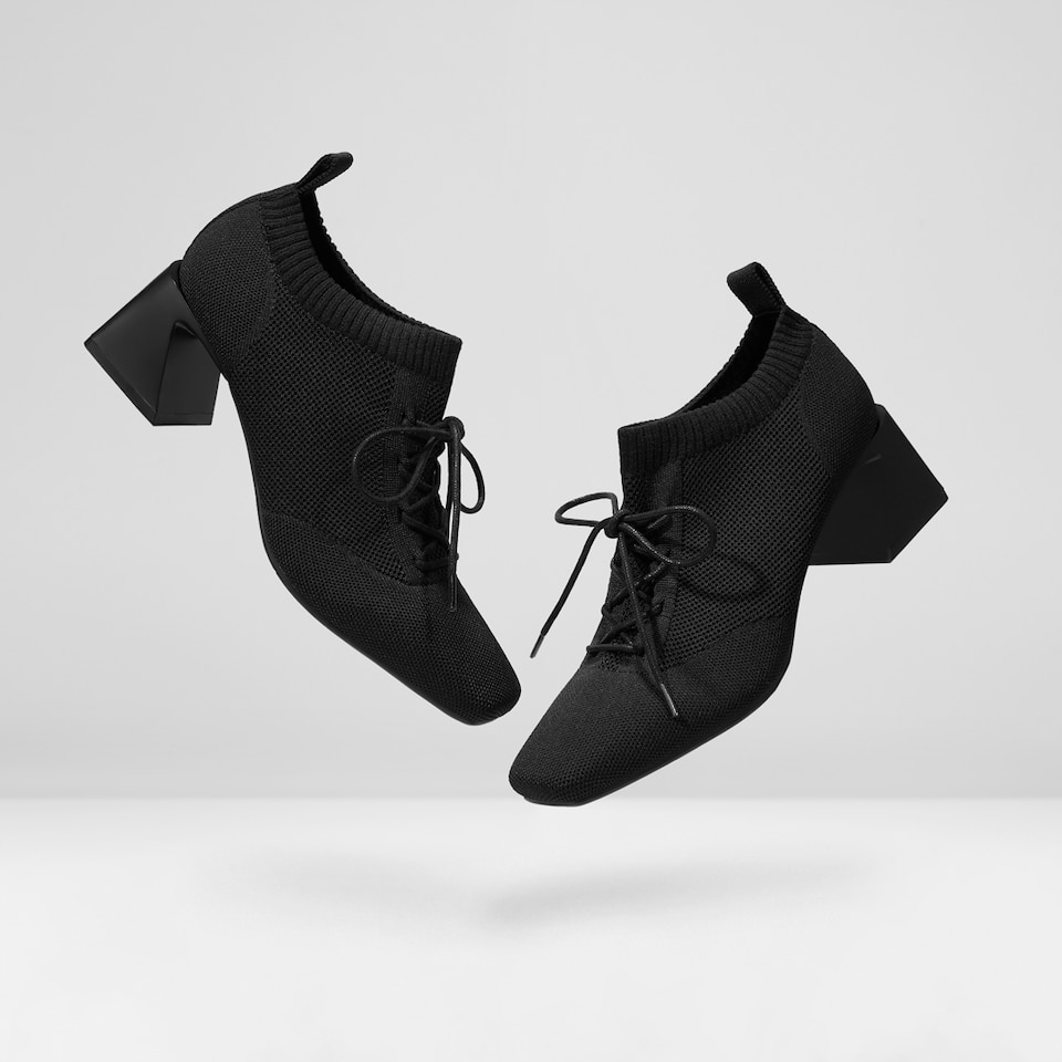 Vera Square-toe Wool Oxford Heels in Solid Black | Women's Sustainable and Stylish Shoes | VIVAIA