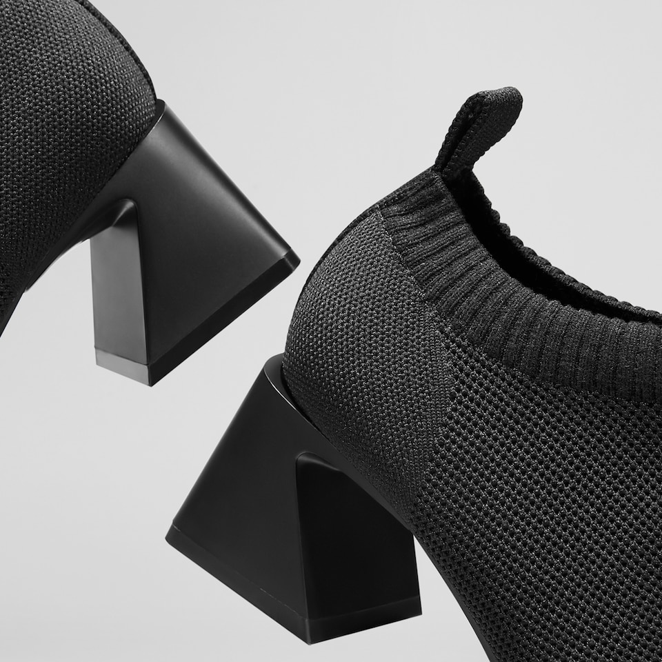 Vera Square-toe Wool Oxford Heels in Solid Black | Women's Sustainable and Stylish Shoes | VIVAIA