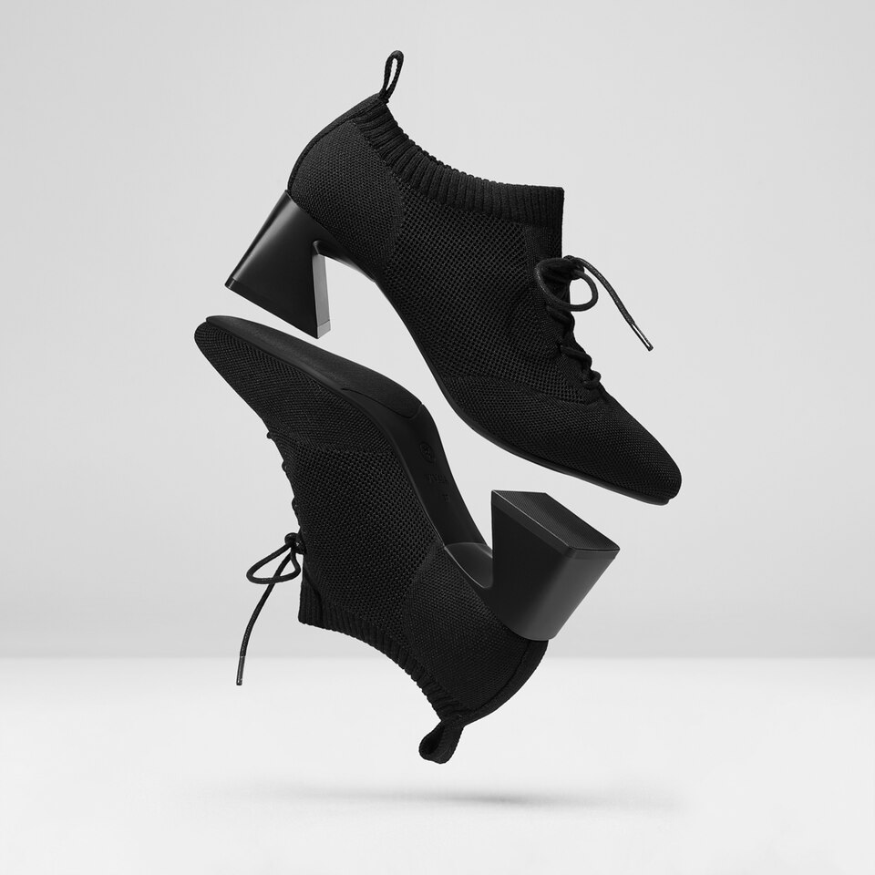 Vera Square-toe Wool Oxford Heels in Solid Black | Women's Sustainable and Stylish Shoes | VIVAIA