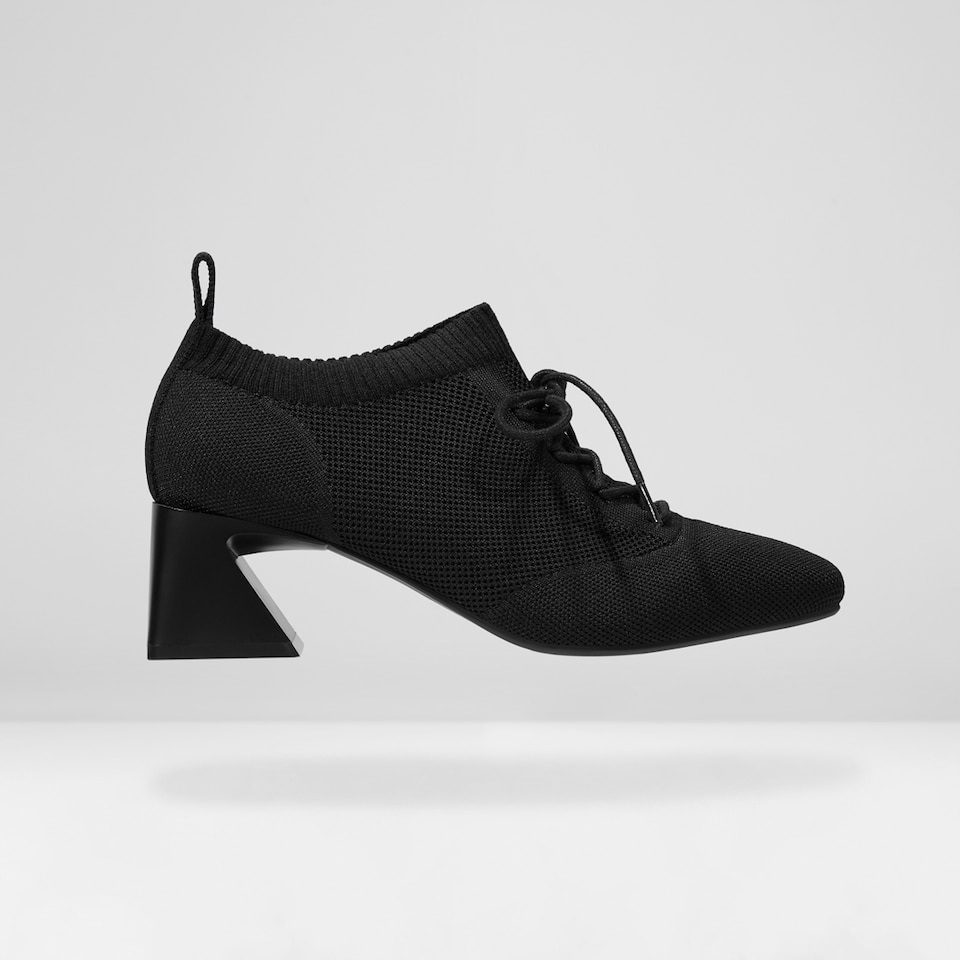 Vera Square-toe Wool Oxford Heels in Solid Black | Women's Sustainable and Stylish Shoes | VIVAIA